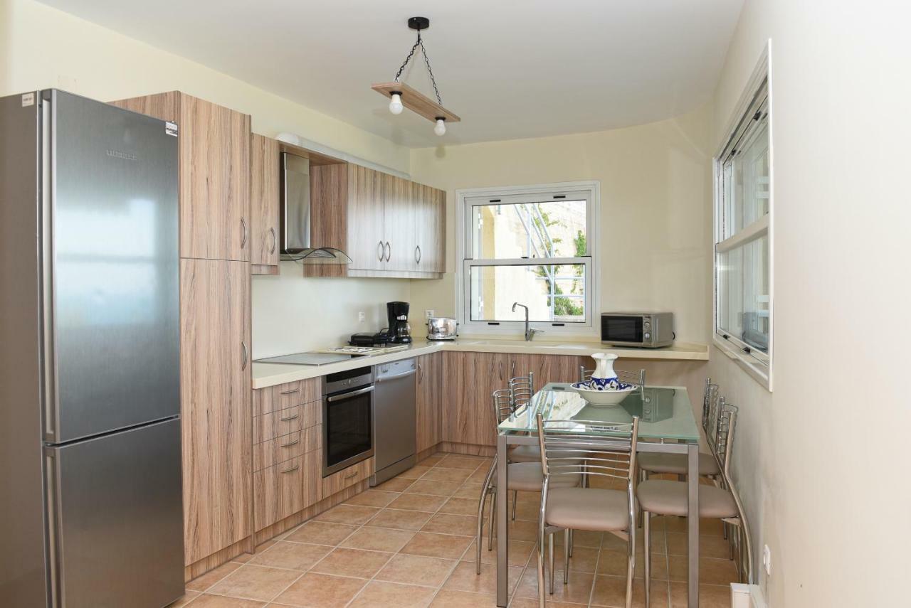 Kiveri Luxurious Seaside Apartment ภายนอก รูปภาพ